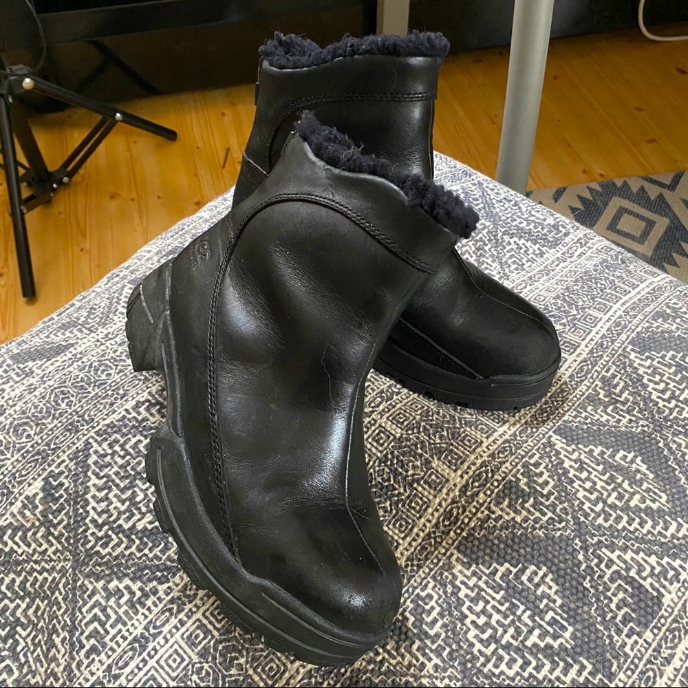 UGG Australia Black Leather Sherpa Lined Boot